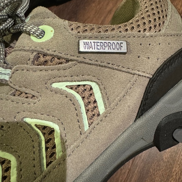 Ozark Trail Women’s Hiking Shoes - Picture 7 of 15